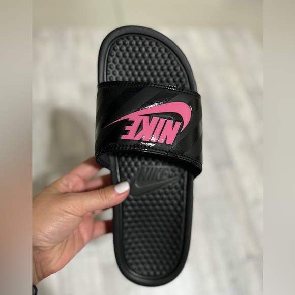 Nike US size 7, black and pink - Picture 2 of 8
